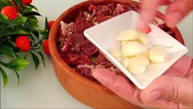LEZZETİYLE DAMAK ÇATLATAN ENFES GÜVEÇ YEMEĞİ TARİFİ 👍😋👌 смотреть онлайн
