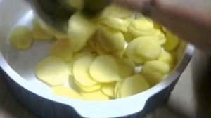 куриные крылышки с картошкой под сыром в духовке