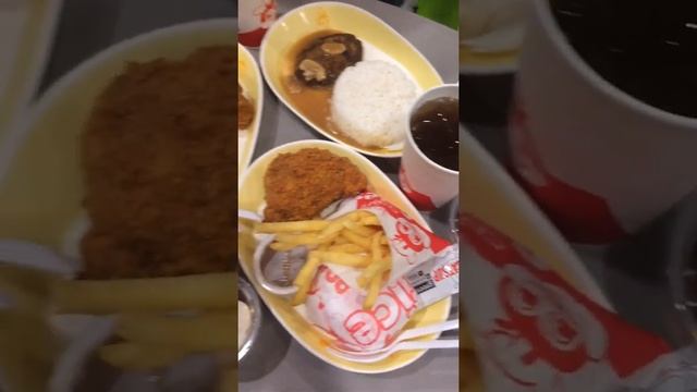 Jollibee Chickenjoy and Burger steak with Ice cream sundae and Fries смотреть онлайн