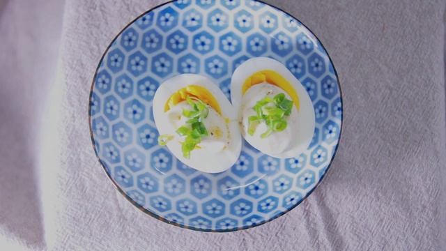 簡単ゆで卵レシピ!朝食ランチにもオススメな２種類のゆで卵 Boiled egg recipe смотреть онлайн