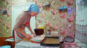 СТАРЫЙ НОВЫЙ ГОД В ДЕРЕВНЕ У БАБУШКИ | ВКУСНЕЙШЕЕ СОЛЕНОЕ САЛО И ПИРОГИ В РУССКОЙ ПЕЧИ