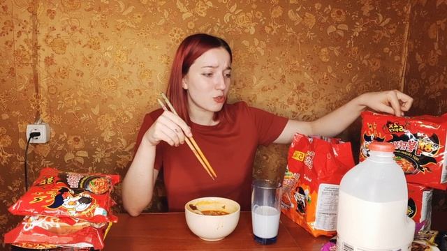 Пробую корейскую лапшу с токкпокки|불닭볶음면 TOPOKKI смотреть онлайн