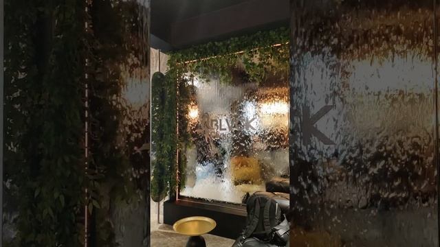 Водопад по зеркалу с логотипом пескоструй со стороны амальгамы зеркала. смотреть онлайн