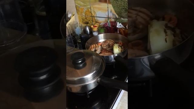 Обед на сковороде гриль смотреть онлайн