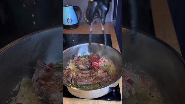 СТЕЙК 🥩 “medium прожарки “ Рисовым гарниром 🍚 смотреть онлайн