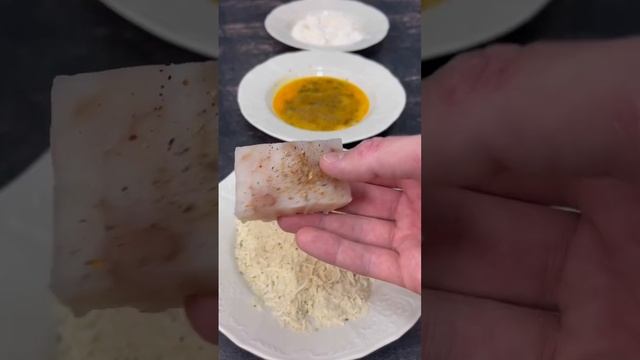 Хрустящая рыба в пармезановом кляре. #shorts #fishandchips #fish #рыба #кляр #пармезан #готовимдома смотреть онлайн