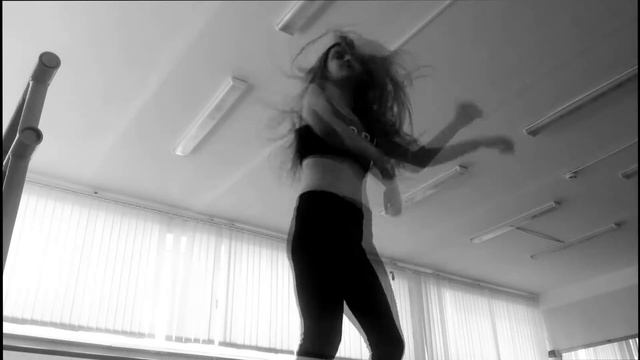 Dance-Bitch Better Have My Money смотреть онлайн