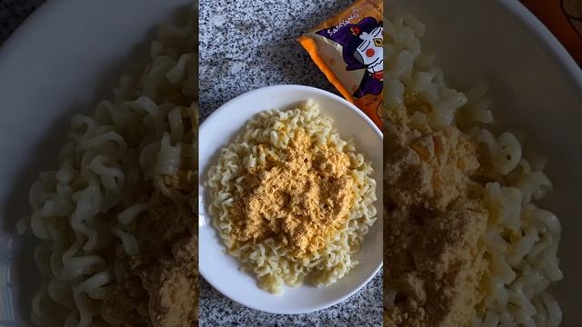 Samyang Buldak Quattro Cheese — #shorts #noodles #samyang #spicy #cheese #letseat смотреть онлайн