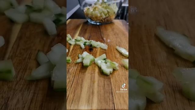бюджетный, ну ооочень простой и вкусный салат👌👍☝️ смотреть онлайн