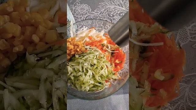 Салат из капусты очень простой и быстрый рецепт #салаты #простойрецепт #shorts #food смотреть онлайн