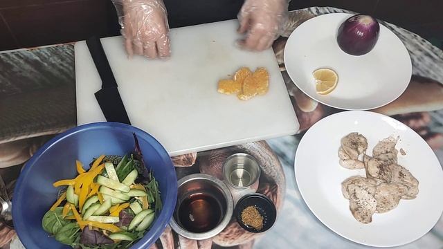 готовим салат с курицей и дольками апельсина смотреть онлайн