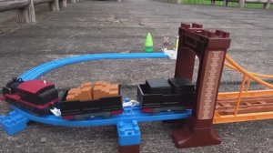 Игрушечная железная дорога для детей!