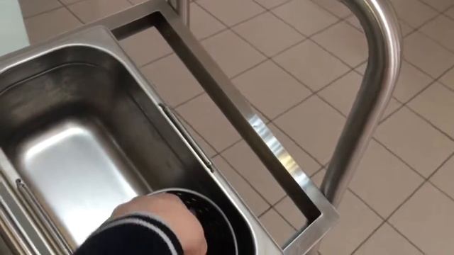 MC Виталя идёт в столовку смотреть онлайн