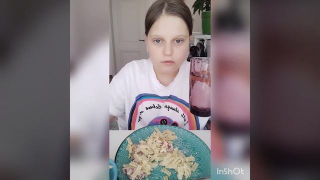 МУКБАНГ: паста с сливками и колбаской смотреть онлайн