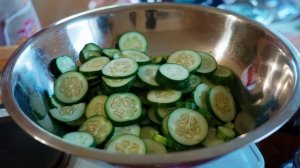 ПОДПИСЧИКИ ПРИЕХАЛИ В ГОСТИ С ПОДАРКОМ | КОПАЕМ КАРТОШКУ У ДЕДУШКИ | ВКУСНЫЙ РЕЦЕПТ ОГУРЦОВ