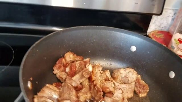 COSTILLAS DE CERDO EN SALSA VERDE CON ESPINACAS смотреть онлайн