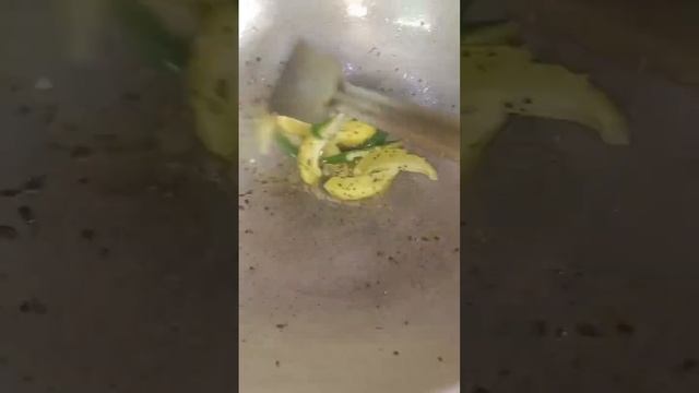 raw mango with lentils #kasa aam dya dal# which fav is this let me know in the comments #summer fav смотреть онлайн