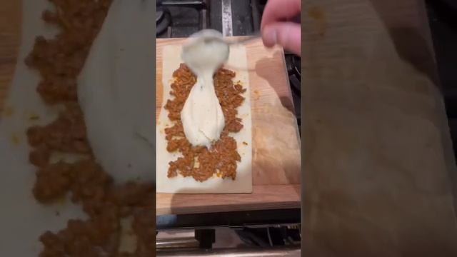 Lasagna Spring Rolls 😋 best way to eat #lasagna #tasty #buzzfeed #twisted #italianfood смотреть онлайн