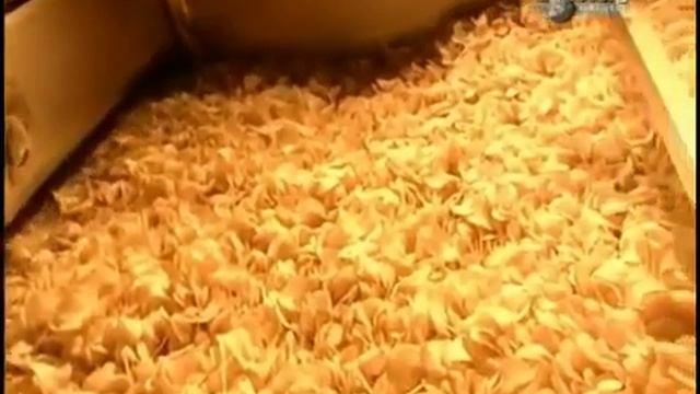 Как делают картофельные чипсы. How to make potato chips. смотреть онлайн