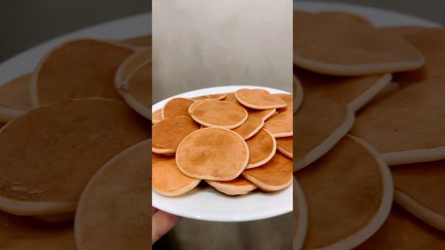 Балдёжные оладушки для малыша #дети #еда #рецепты #babyfood #shorts #youtubeshorts #питание смотреть онлайн