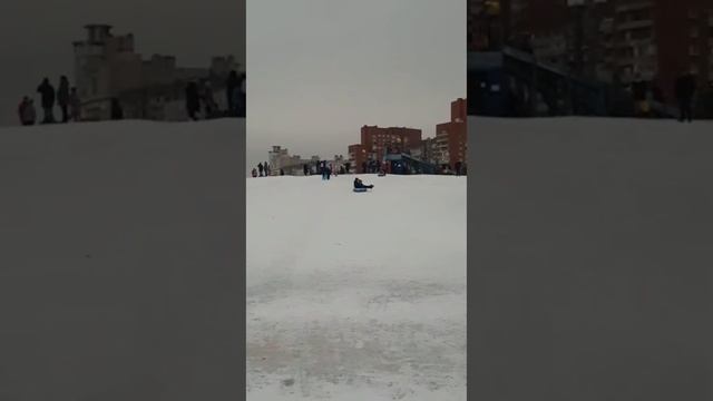 Катание на ватрушках. смотреть онлайн