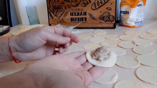 Как сделать пельмени, wie man russische Maultaschen mit Hackfleisch macht смотреть онлайн