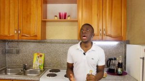 Иностранец пробует русскую еду