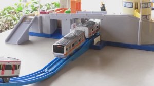 Поезд Доктор Еллоу ☆ Длинный туннель! Железная дорога для детей