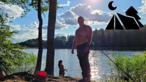 Отдых на природе, с палатками  на берегу лесного озера "Неколочь" Беларусь. Лесной кемпинг.