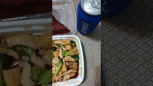 Thai Food and Shrimp Toast смотреть онлайн