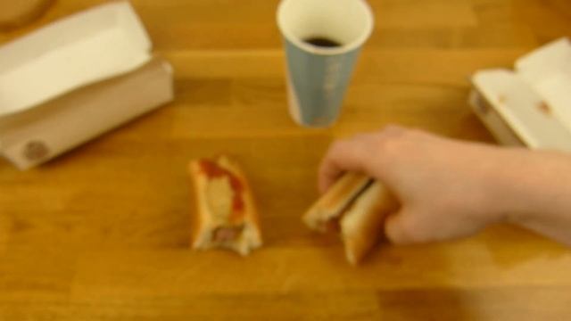 Burger King vs. IKEA - Crispy Hot Dog смотреть онлайн
