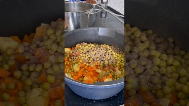 Russian salad Olivier. 🥗This is the best salad смотреть онлайн