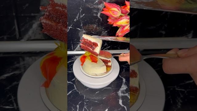 Совсем скоро на нашем канале рецепт безумно вкусного тортика Красный Бархат 😋 #красныйбархат смотреть онлайн
