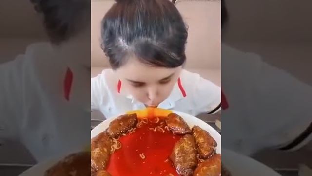 Как китаитцы едят лапшу. смотреть онлайн