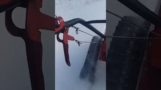 Поездка в соседнее село на мотоблоке с гусеницами Крутец и санями. #крутец #гусеницы #мотоблок смотреть онлайн