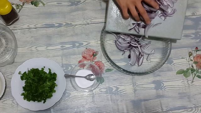 Луковый салат - Soğan salatası смотреть онлайн