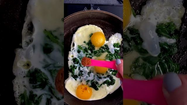 Breakfast. Tortilla with spinach and egg / Завтрак. Тортилья со шпинатом и яйцом #shorts смотреть онлайн