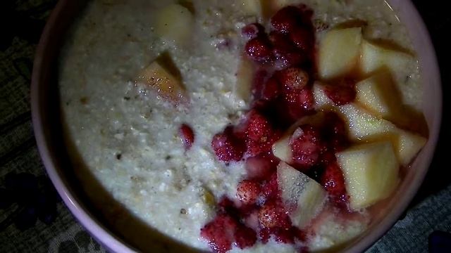 Один из вариантов добавок к овсяной каше смотреть онлайн