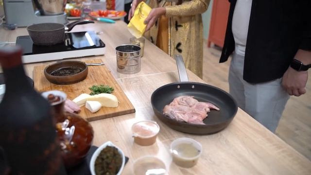 Каша, мясо, два стола: что за 40 минут сварганили участницы «Мисс Блокнот» смотреть онлайн