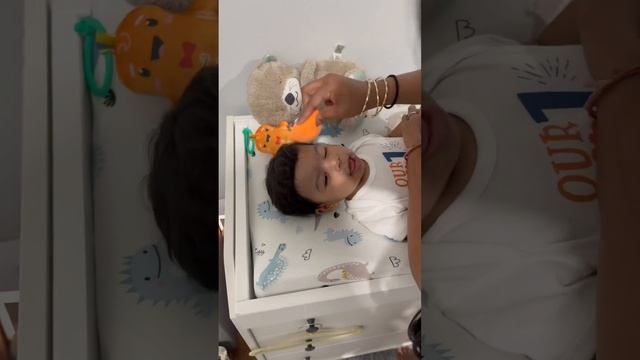 How to put sunscreen on your baby 101 #shorts #momhack #parenthack #tips #tipsandtricks #baby смотреть онлайн