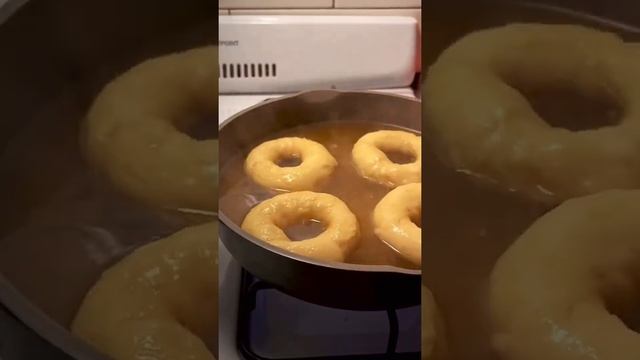 How to eat a bagel that just came out of the oven смотреть онлайн