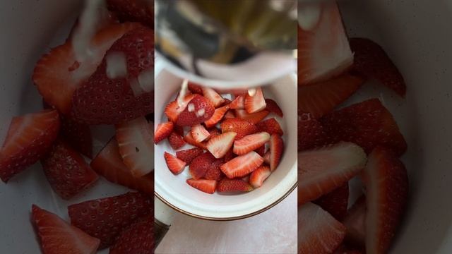 Strawberry Matcha Chia Pudding | Minimalist Baker Recipes смотреть онлайн