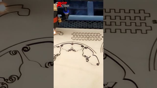 Лазерный гравер режет фанеру смотреть онлайн