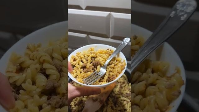 yan кушает макароны #shorts #скетч #юмор смотреть онлайн