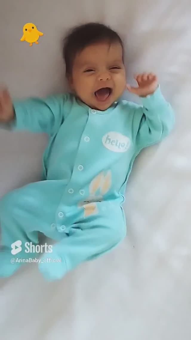 Арина танцует 😍☺️