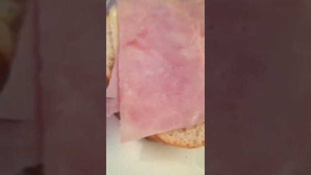 Горячие бутерброды с сыром и ветчиной#бутерброды#кулинарный #повара #вкусно #простыерецепты #еда смотреть онлайн