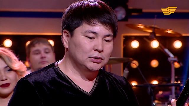 Ахан Отыншиев Шудың бойында шөппен айналысып жүр