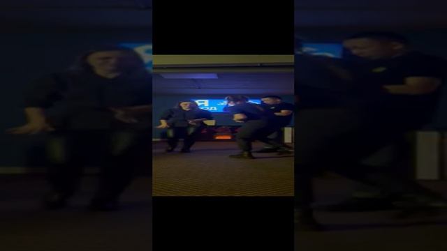 Танцевальный конкурс Я под чем-то смотреть онлайн