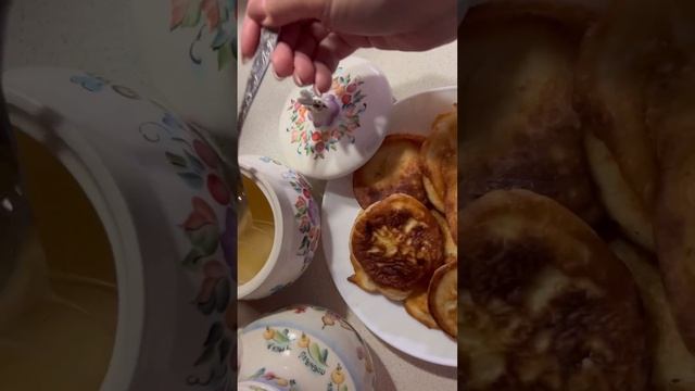 Оладьи без яиц. Кефир не должен быть холодным! Быстро и вкусно! #оладьи #оладушки #завтрак #казачка смотреть онлайн