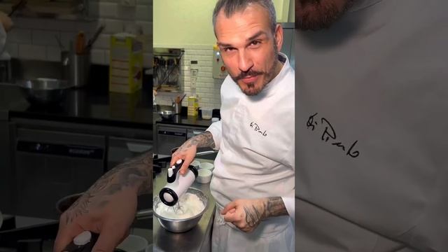 IL VERO SOUFFLÉ AL CIOCCOLATO #shorts #chef #soufflé #gourmet смотреть онлайн